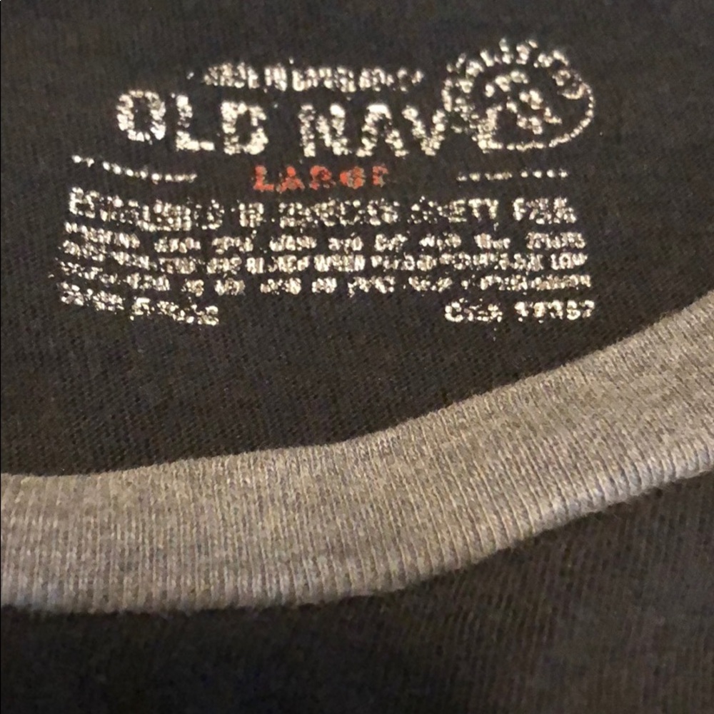 Used T-shirt by old navy size L - Picture 5 of 6